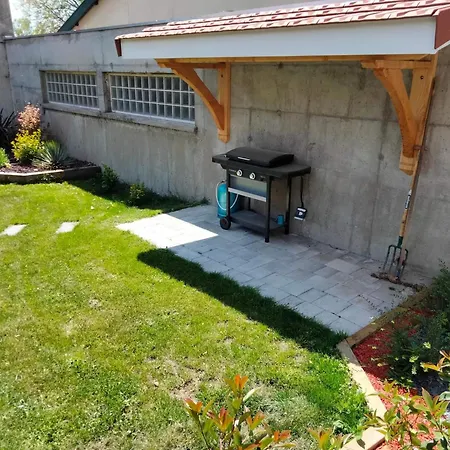 펜션 Sejour Au Jardin De Cupidon Avec Jacuzzi Et Sauna Balbigny
